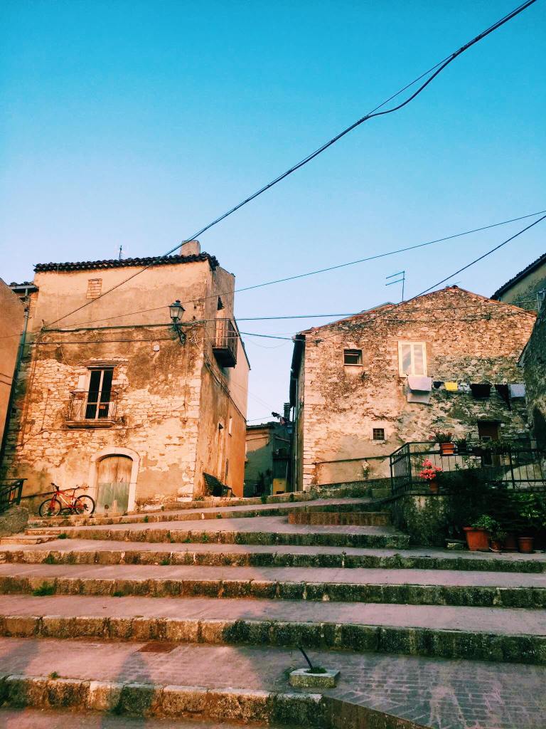 Terraced stairs in front of two houses in Jelsi