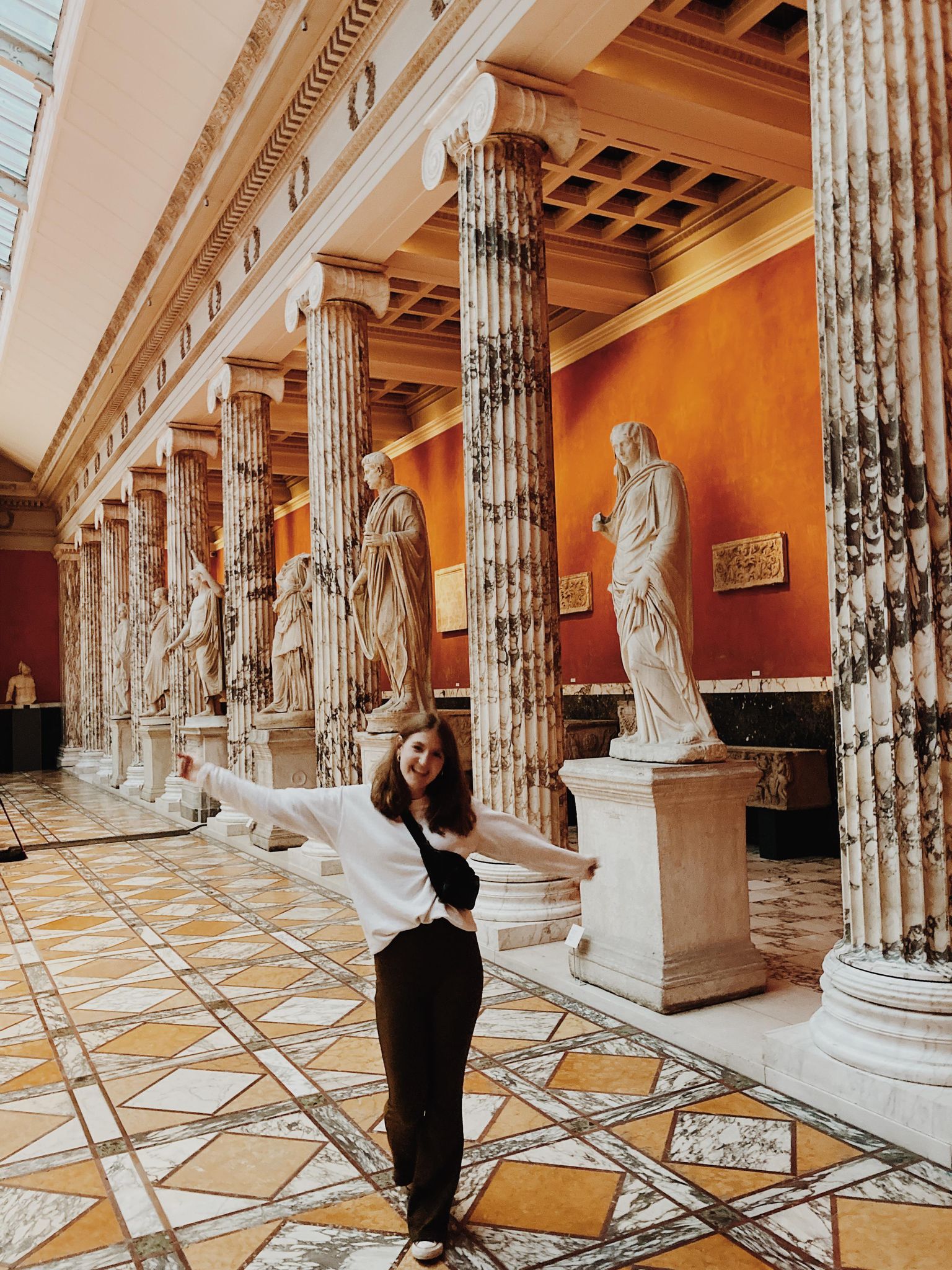 Emily the Heritage Tourist in the Glyptoteket 